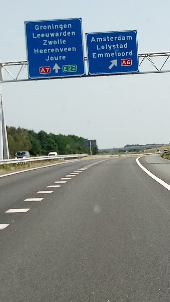 Fout verkeersbord route Harlingen - Emmelooord Nederland